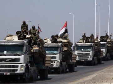 Tanques del ejército sirio durante una operación en Hama