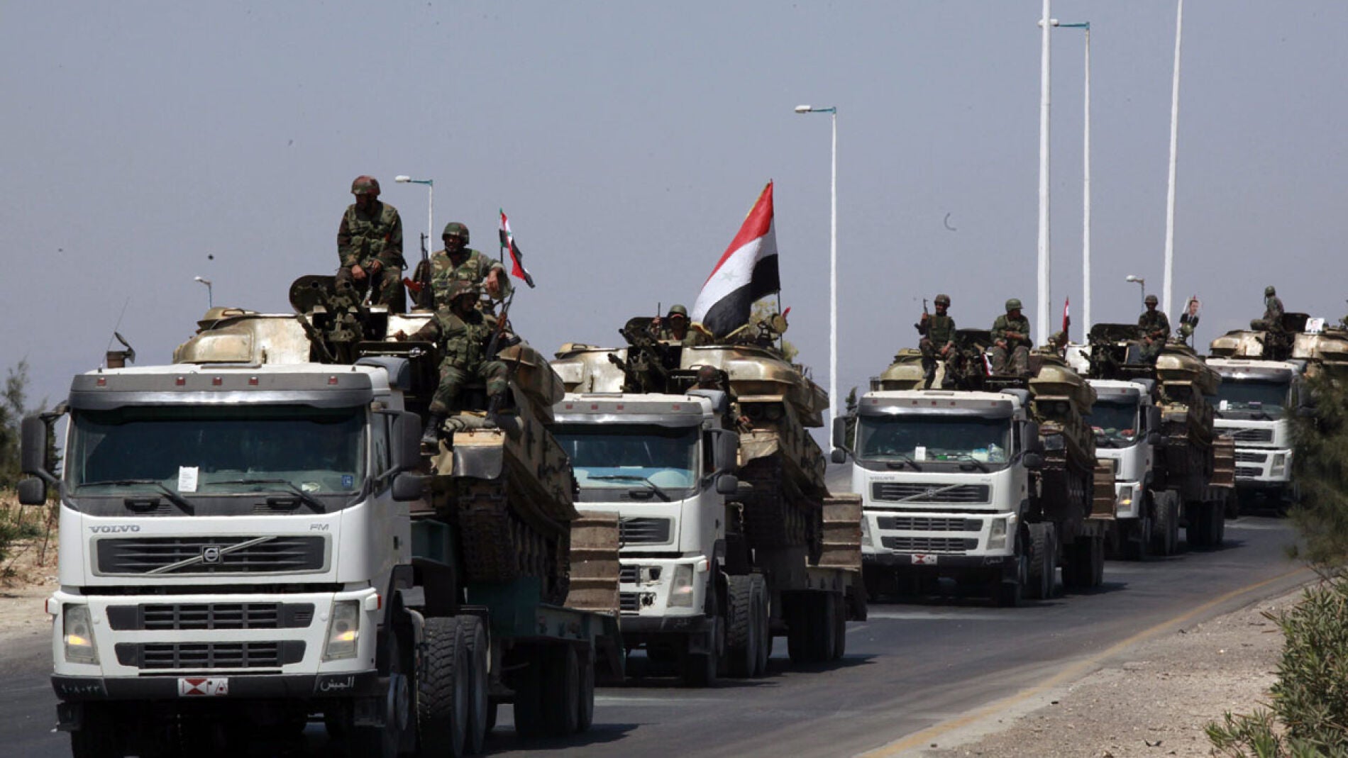 Tanques del ej&eacute;rcito sirio durante una operaci&oacute;n en Hama