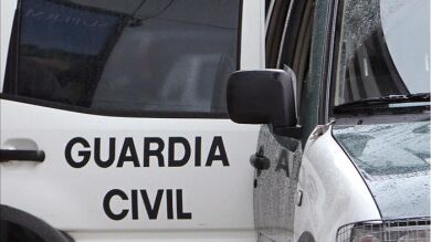 Dos jovenes fallecen al chocar su coche contra un árbol en un pueblo de A Coruña