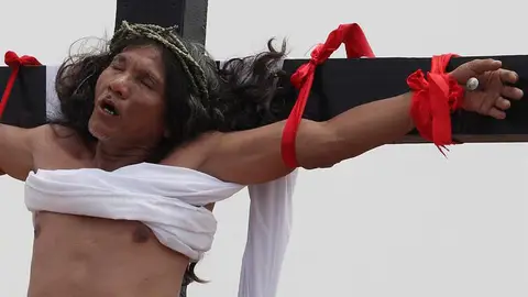 Un filipino crucificado Un filipino crucificado