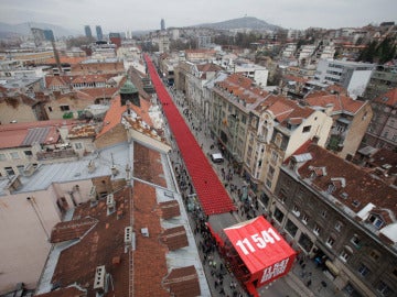 Miles de sillas rojas en Sarajevo