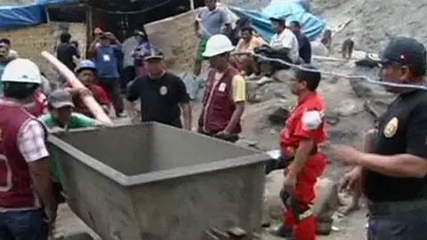 Trabajos de rescate de nueve mineros en Perú Trabajos de rescate de nueve mineros en Perú