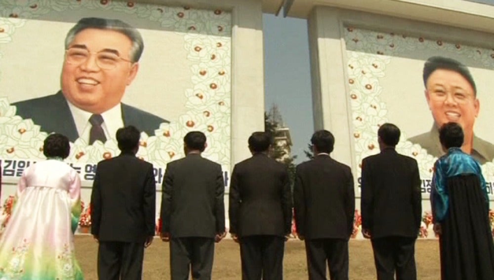 Corea del Norte rinde homenaje a Kim Jong Il