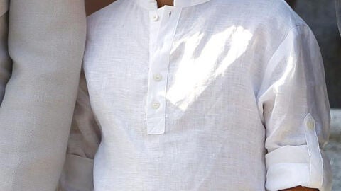 Froil&aacute;n posa junto a su madre, la infanta Elena