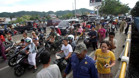 Imagen de la evacuaci&oacute;n en Indonesia por el terremoto