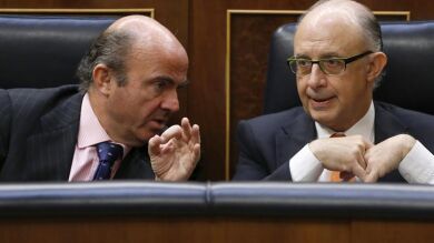 El Gobierno planea recortar el sueldo de los funcionarios que estén de baja 