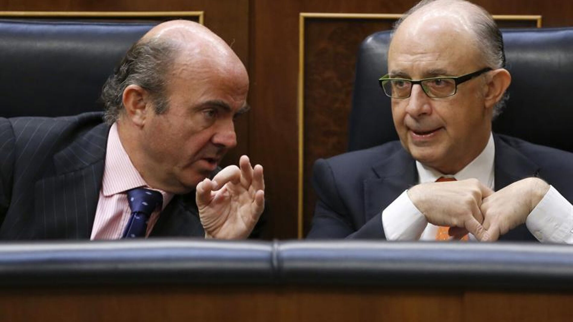 Luis de Guindos y Crist&oacute;bal Montoro en el Congreso