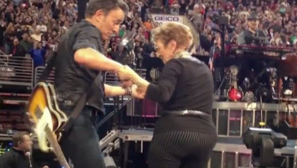 Bruce Springsteen junto a su madre