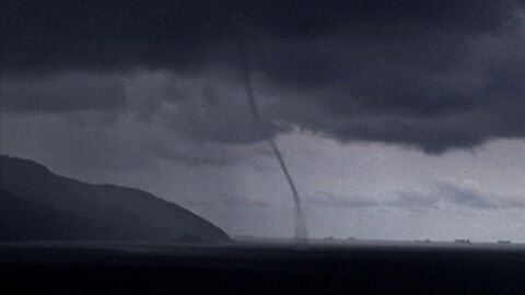 El centro de EEUU se prepara para una ola de tornados "potencialmente mortal"