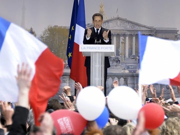 Mitin de Sarkozy al aire libre en París