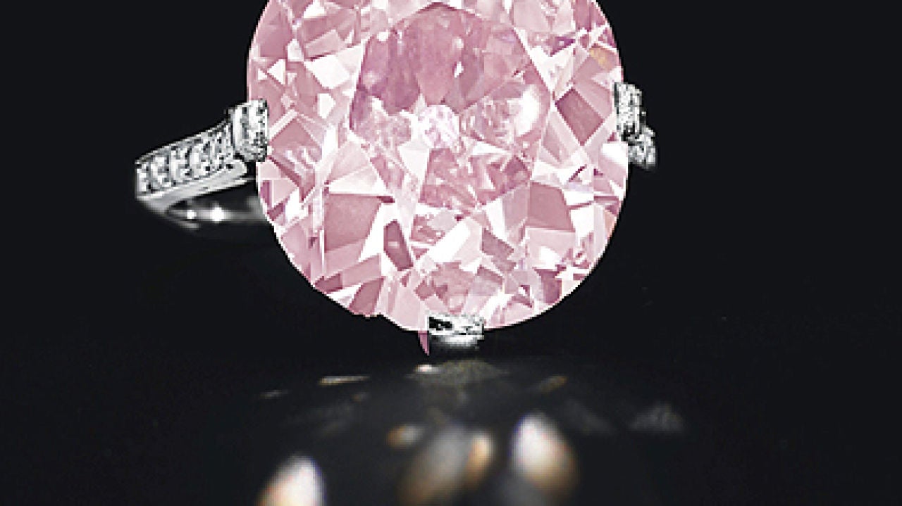 Un raro diamante rosa, adjudicado por 15,7 millones de dólares