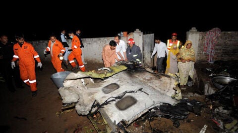 127 fallecidos en un accidente de avi&oacute;n en Pakist&aacute;n
