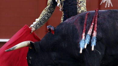 Cuatro orejas al toreo 'total' de Manzanares