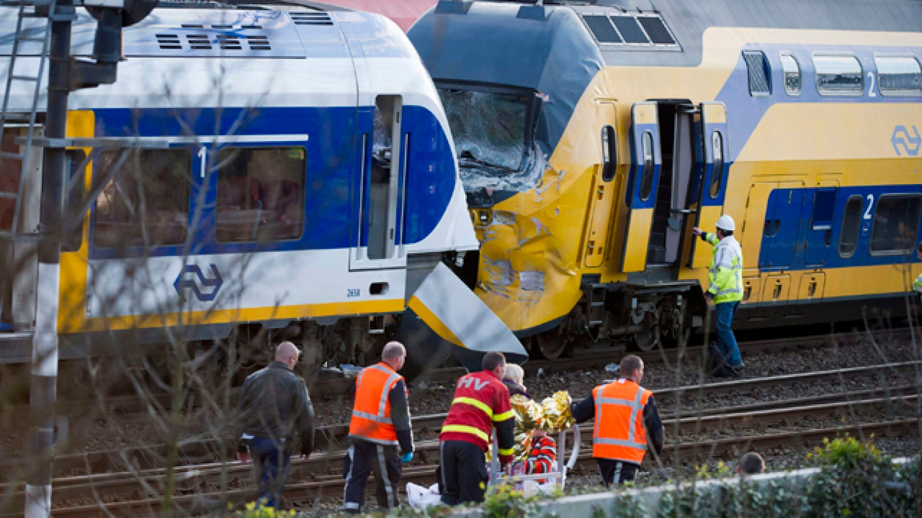 Tr&aacute;gico choque entre dos trenes en Amsterdam