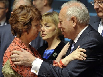 García-Margallo saluda a Catherine Ashton