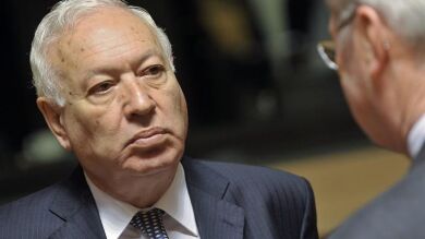 Margallo busca en Londres una solución al conflicto de la pesca