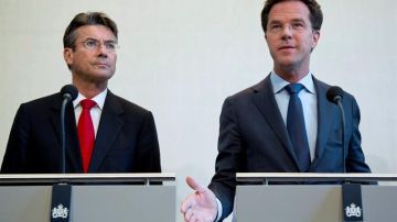El exprimer ministro holandés Mark Rutte y el exvice primer ministro Maxime Verhagen 