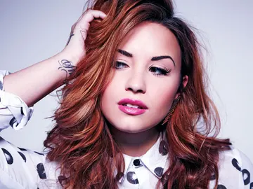 Ingenua pero muy segura de sí misma Ingenua pero muy segura de sí misma