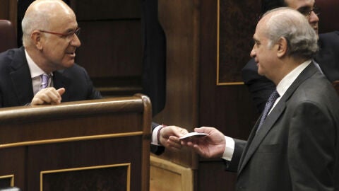 Duran i Lleida conversa con Fern&aacute;ndez D&iacute;az