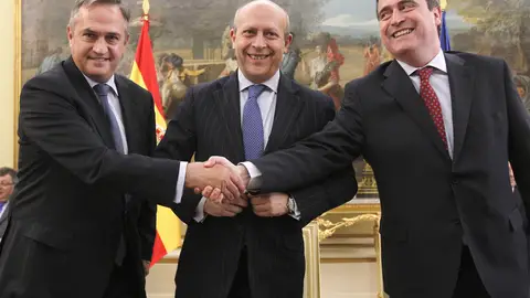 José Ignacio Wert junto a Miguel Cardenal y José Luis Astiazarán José Ignacio Wert junto a Miguel Cardenal y José Luis Astiazarán