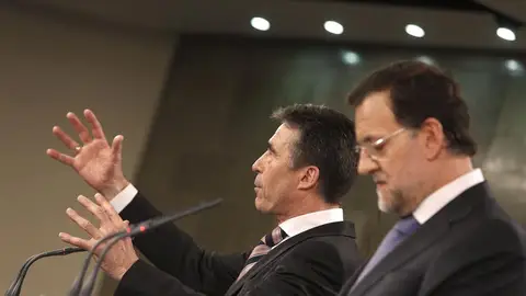 Rajoy junto a Rasmussen en Moncloa Rajoy junto a Rasmussen en Moncloa