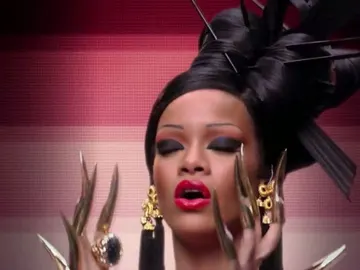 Rihanna, más mística que nunca Rihanna, más mística que nunca