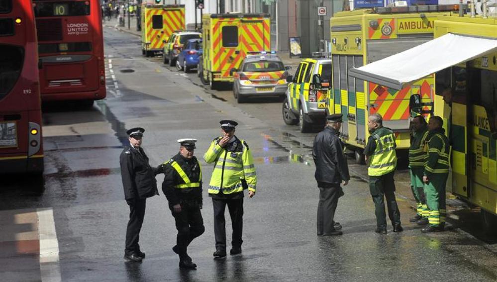 La Policía acordona el área de Thottenham Court Road