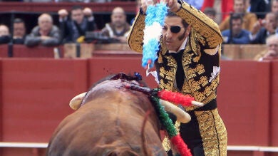 El Fandi corta una oreja en la Maestranza a pesar de los elementos