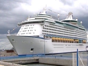 Uno de los cruceros en el puerto de Málaga