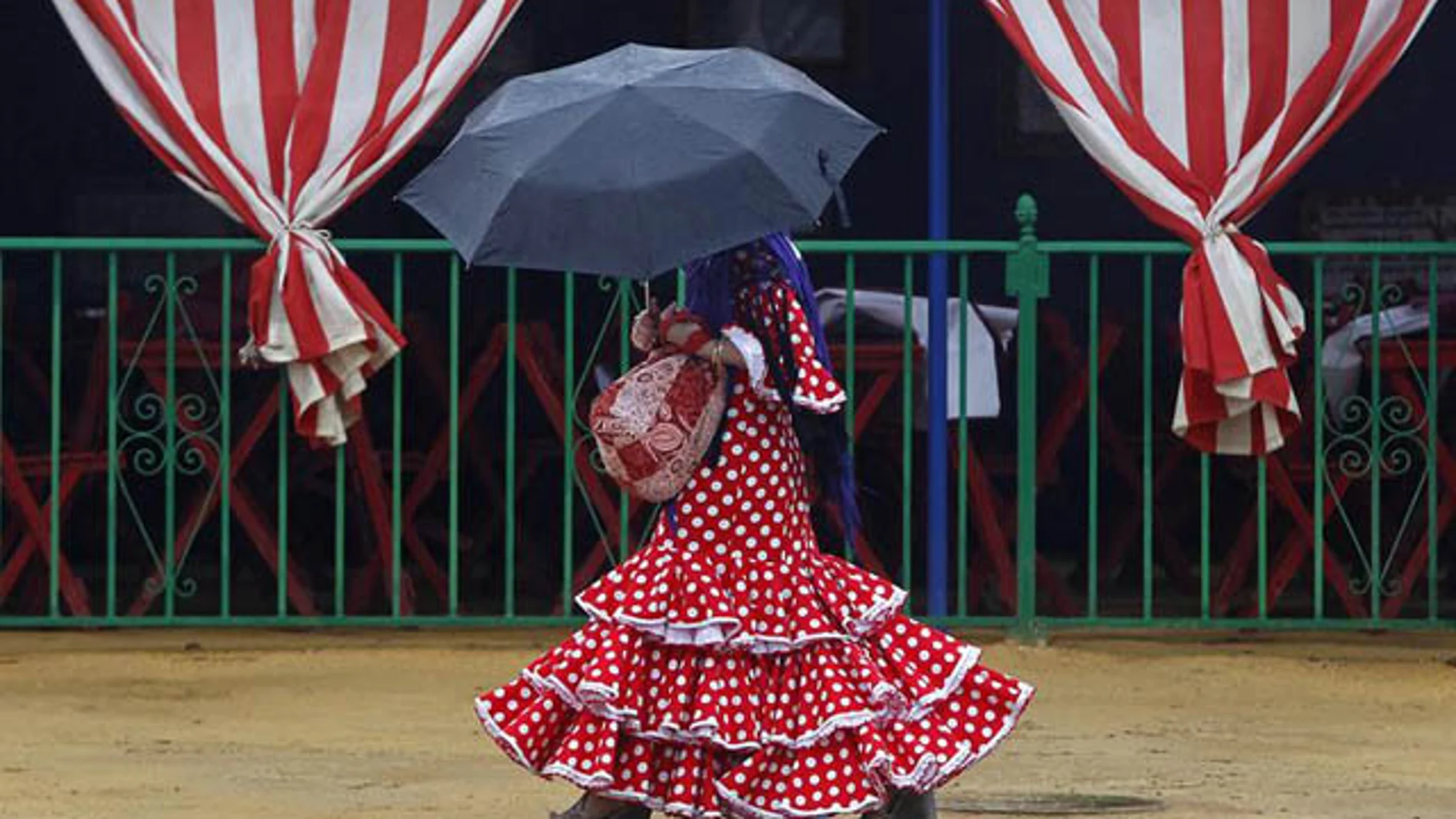 Decenas de heridos al desbocarse un caballo en la Feria de Abril Decenas de heridos al desbocarse un caballo en la Feria de Abril