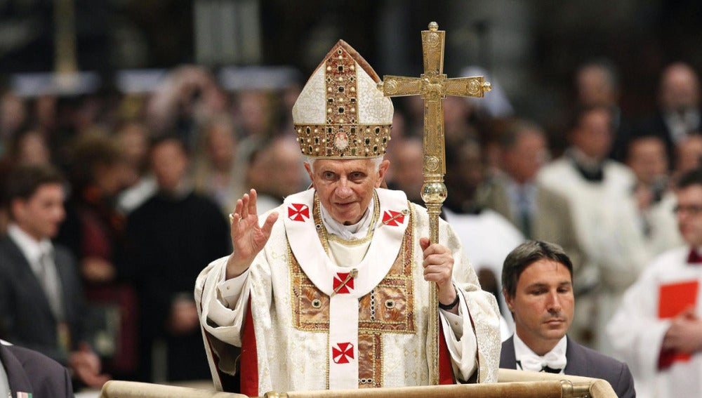 El papa Benedicto XVI en la Basílica de San Pedro