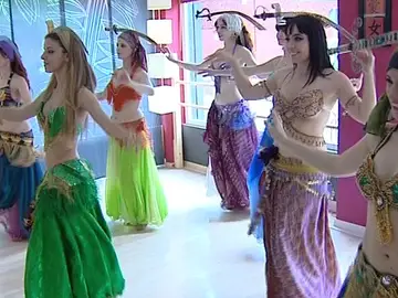 Danza oriental con sables Danza oriental con sables