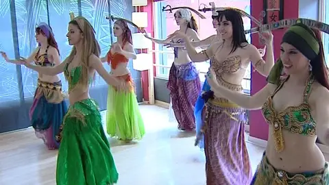 Danza oriental con sables Danza oriental con sables