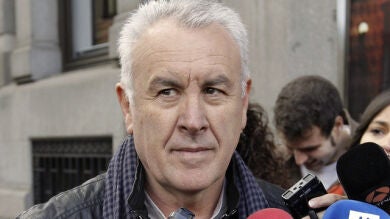 Cayo Lara acusa a Susana Díaz de no tener 