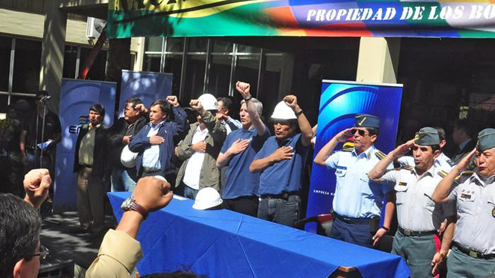 Evo Morales asiste al acto de toma de las oficinas de la Transportadora de Electricidad. Evo Morales asiste al acto de toma de las oficinas de la Transportadora de Electricidad.