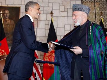 Barack Obama se reúne con el presidente afgano, Hamid Karzai