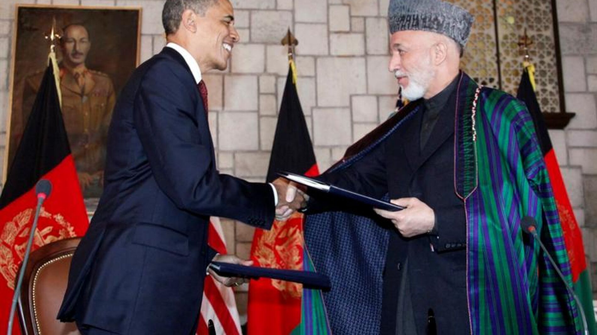 Barack Obama se re&uacute;ne con el presidente afgano, Hamid Karzai
