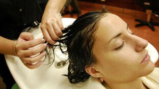 Estos son los mejores champ&uacute;s para cuidar el cabello seg&uacute;n la OCU