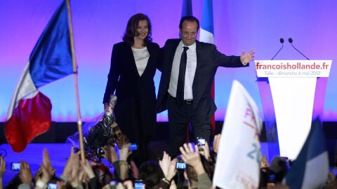 Fran&ccedil;ois Hollande celebra la victoria con sus partidarios
