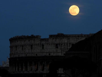 La súperluna en Italia