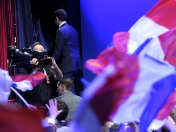 Sarkozy se retira tras hablar ante sus simpatizantes