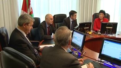 Las comunidades no gobernadas por el PP mantienen su pulso a las reformas de Rajoy