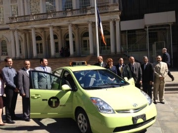 Taxis verdes en honor a la gran manzana Taxis verdes en honor a la gran manzana