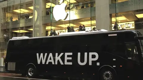 APPLE STORE PROTEST... "WAKE UP"? APPLE STORE PROTEST... "WAKE UP"?
