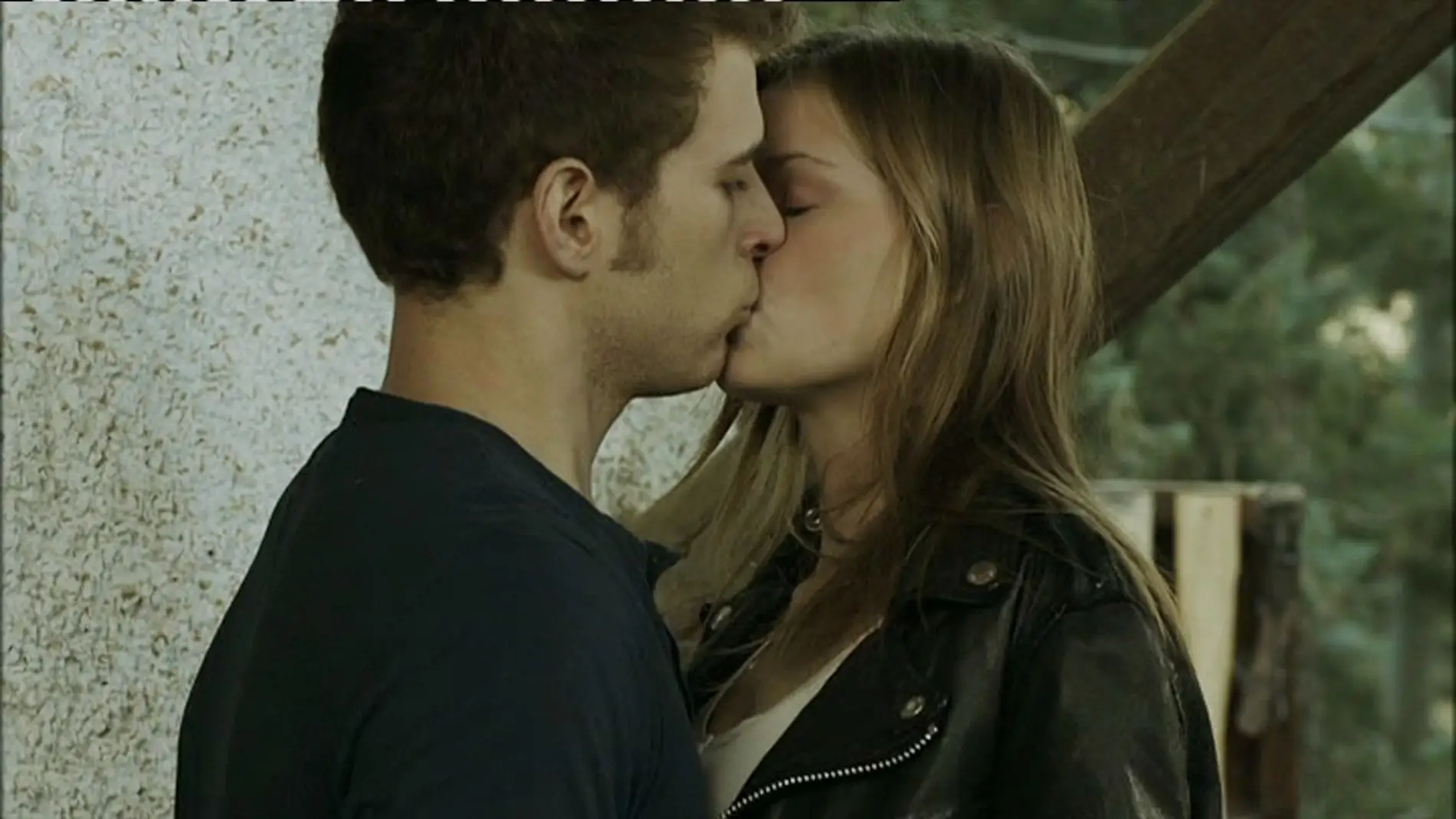 El beso entre Leire y Joel