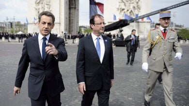 Hollande celebra su primer acto oficial junto a Sarkozy antes de asumir el cargo