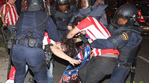 La Polic&iacute;a frena la euforia atl&eacute;tica en Neptuno