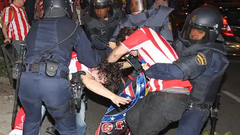 La Policía frena la euforia atlética en Neptuno La Policía frena la euforia atlética en Neptuno