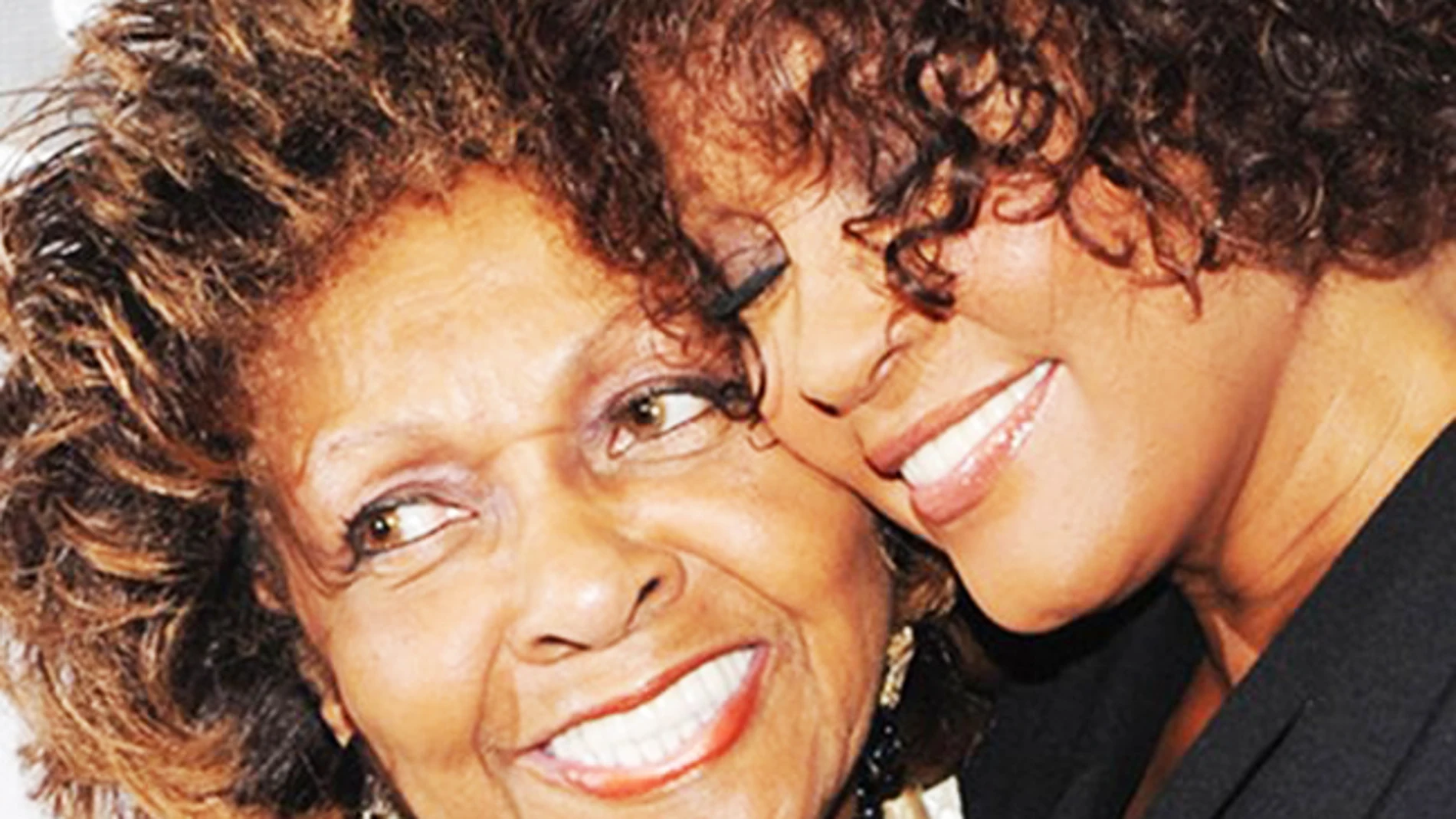 Cissy Houston junto a su hija, la fallecida Whitney Houston. Cissy Houston junto a su hija, la fallecida Whitney Houston.