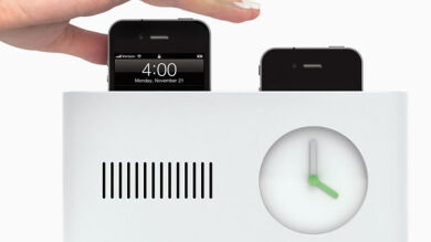 El despertador-tostadora que escupe tu iPhone al sonar la alarma